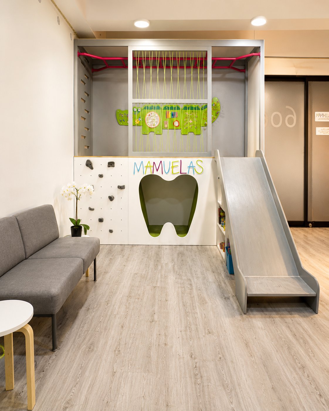 Sala de juegos de Mamuelas KIDS para la primera visita odontopediátrica